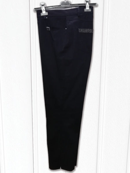 pantalone-nero-modello-sigaretta-con-brillantini-sulle-tasche
