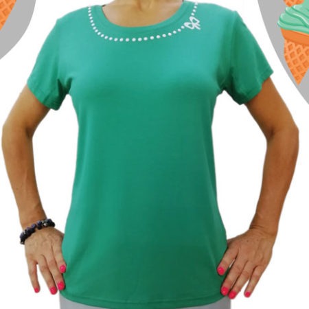 Maglia-verde-menta-con-perline-bianche-sul-colletto-fronte