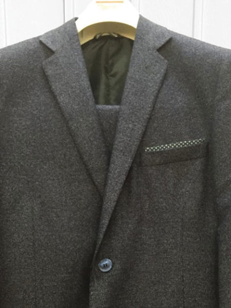 completo-uomo-giacca-e-pantalone-tessuto-pesante-colletto