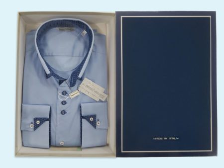 camicia-uomo-profilo-esclusivo-cielo-azzurro-bottoncini-infiancata-art-robert-Made-in-Italy
